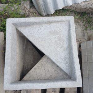BLOQUETE ELEMENTO VAZADO TRIANGULO 0,30 X 0,30 X 0.07 10 PÇ M2